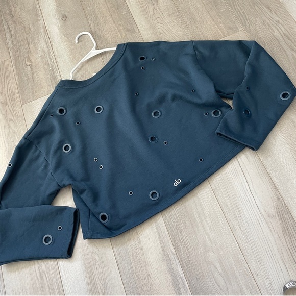 Alo Grommet Sweatshirt candace crop pullover womens Blue (medium) athleisure gym - Picture 4 of 6
